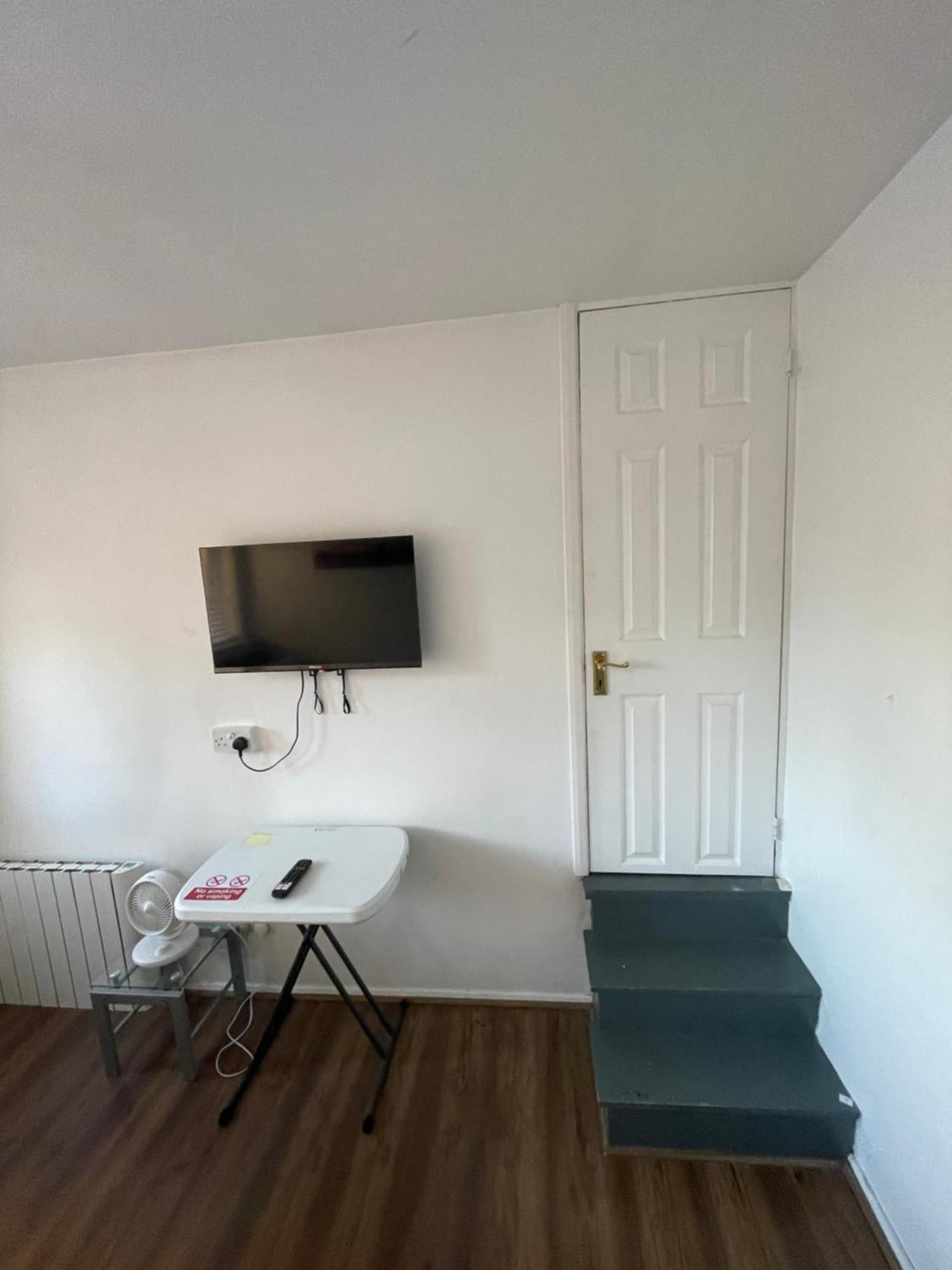 Fantastic Studio, Private Bathroom And Mini Kitchen. Thamesmead  Buitenkant foto