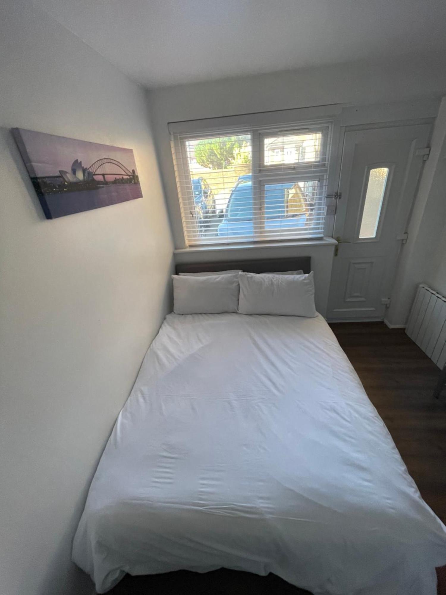 Fantastic Studio, Private Bathroom And Mini Kitchen. Thamesmead  Buitenkant foto