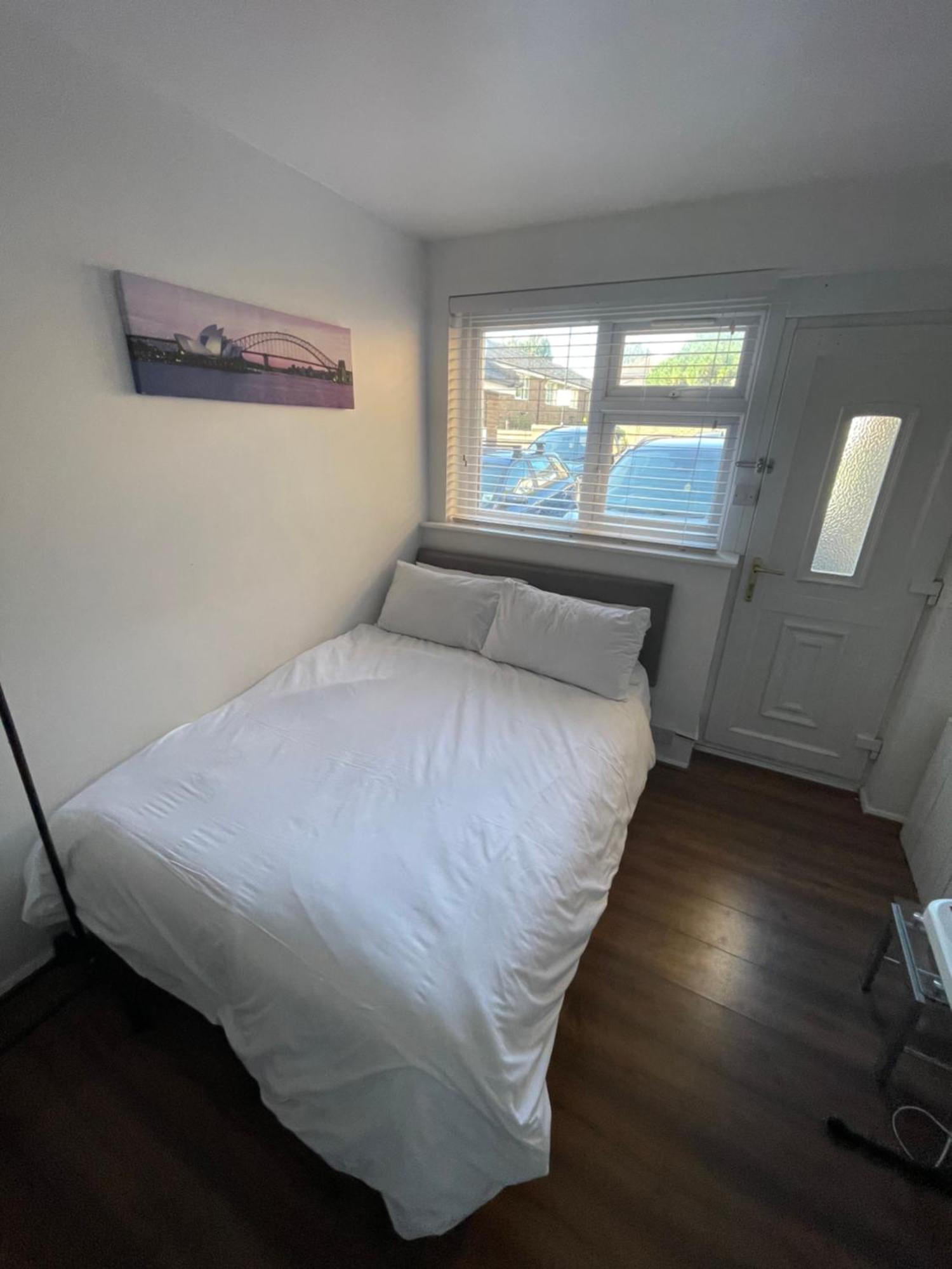 Fantastic Studio, Private Bathroom And Mini Kitchen. Thamesmead  Buitenkant foto