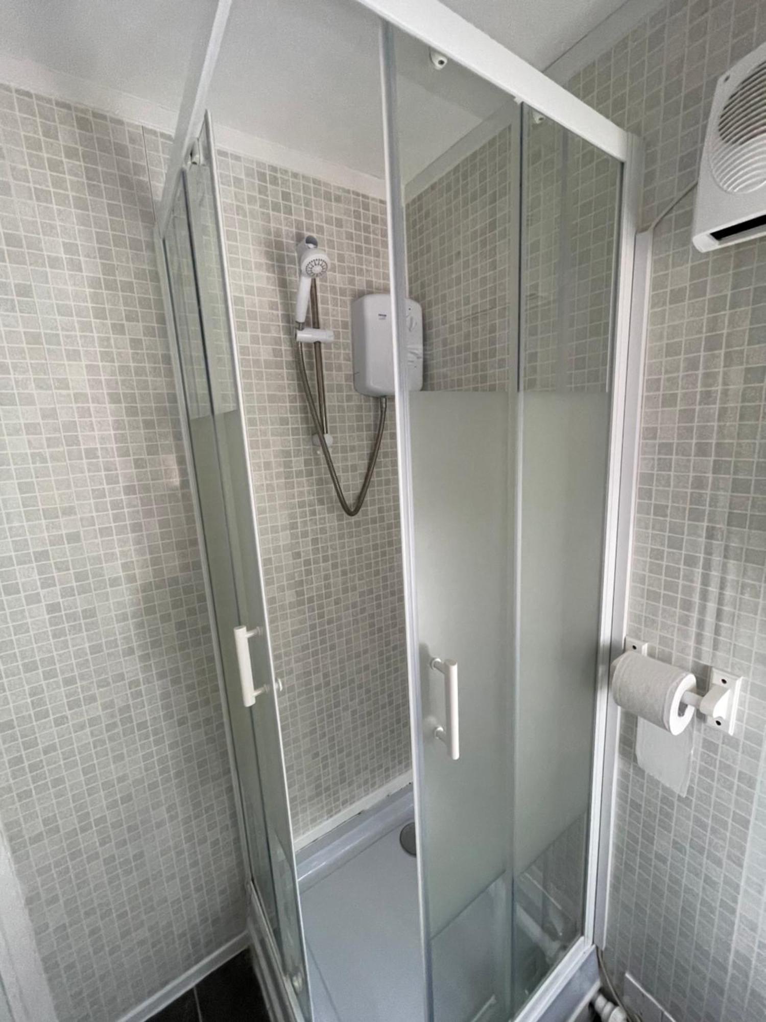 Fantastic Studio, Private Bathroom And Mini Kitchen. Thamesmead  Buitenkant foto